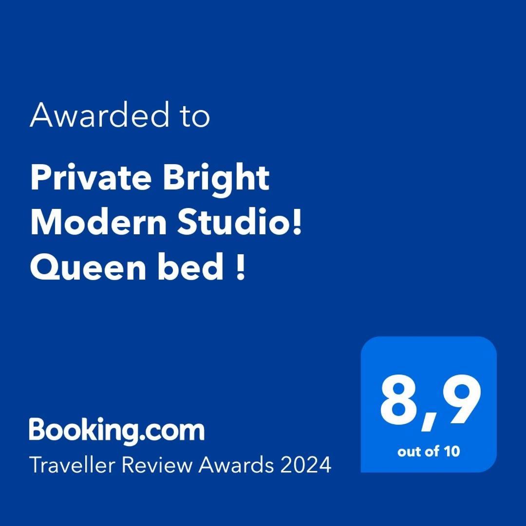 Private Bright Modern Studio! Queen Bed ! Victoria Buitenkant foto