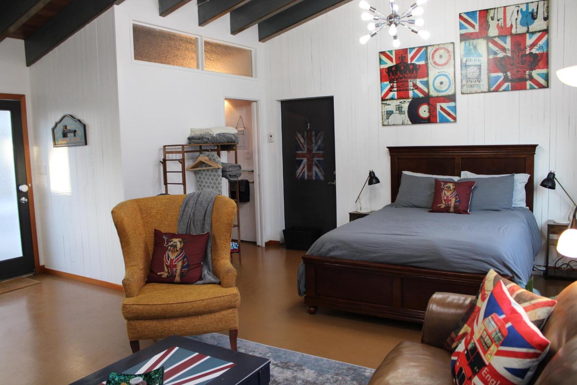 Private Bright Modern Studio! Queen Bed ! Victoria Buitenkant foto